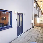 Host & - West Cliff Retreat Дом отдыха Уитби