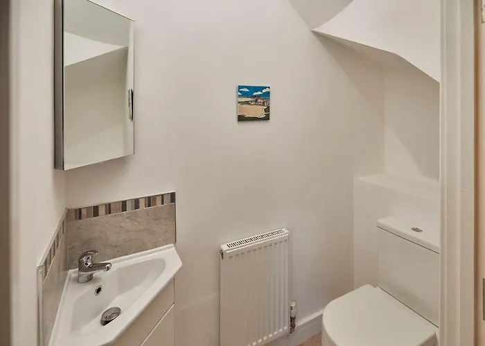 Host & - West Cliff Retreat * Whitby